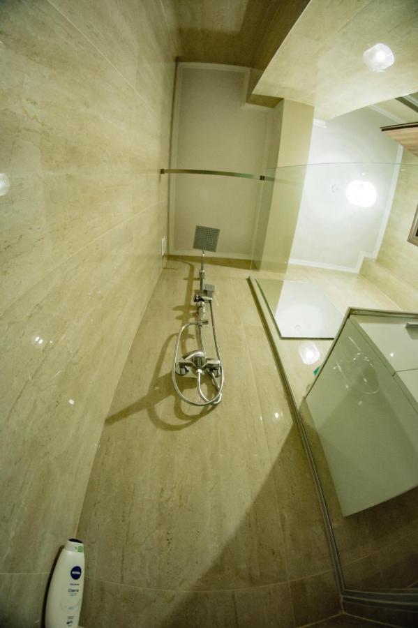 Apartment Gabriela'S Home Oradea Exterior photo